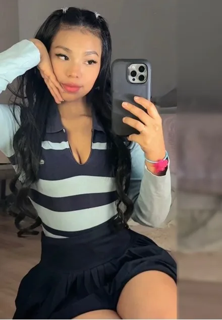 New cam model waiting to chat on CamToCam
