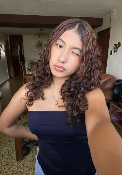 Live cam girl streaming now on CamToCam