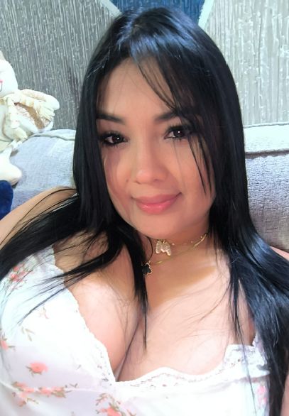 Live cam girl streaming now on CamToCam